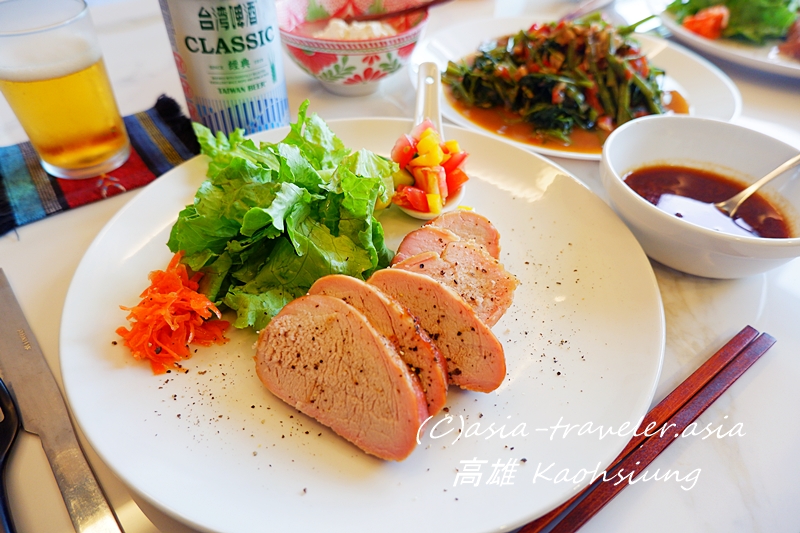 高雄で味わう台湾産豚ヒレ肉ステーキと台湾ビール